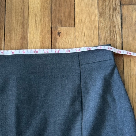 Like New Ann Taylor Classic Gray Pencil Skirt - Picture 3 of 8
